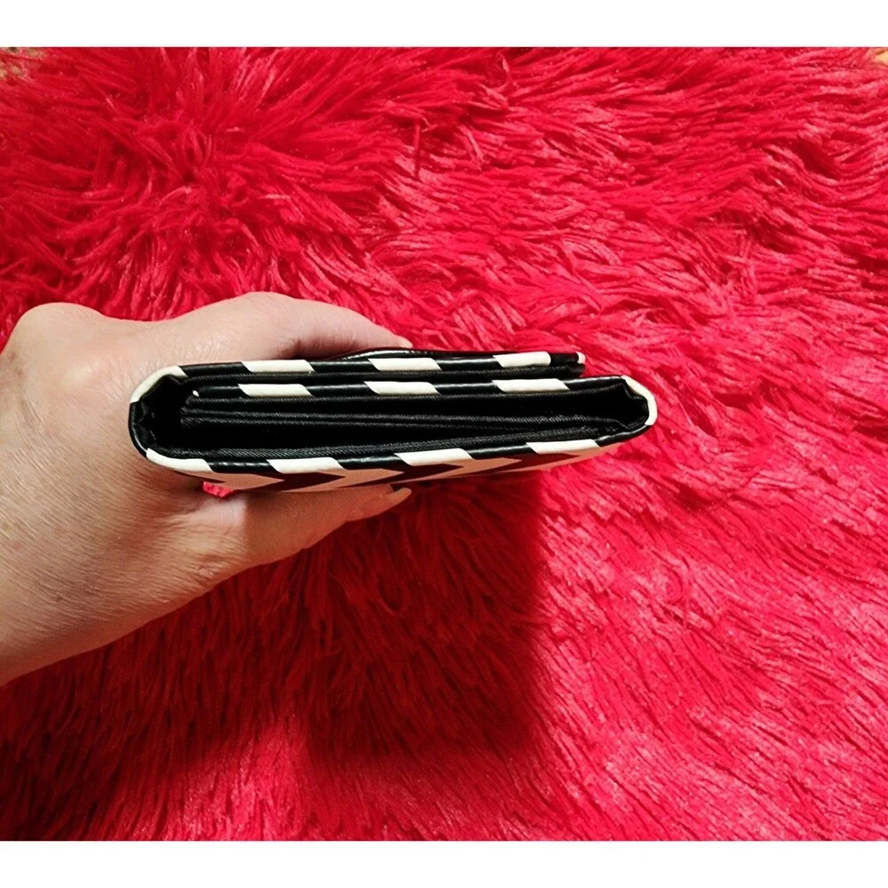 Black and White Wallet in a Beautiful Chevron Pattern with a Black Accent Bow